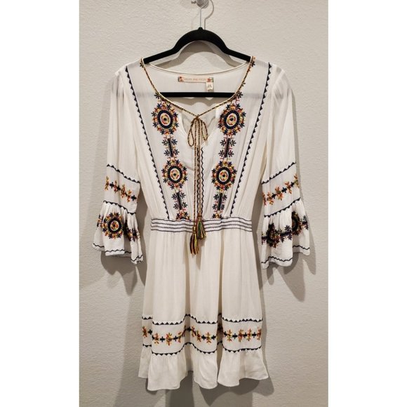 Chelsea & Violet Dresses & Skirts - CHELSEA&VIOLET Boho White Embroidery Dress
